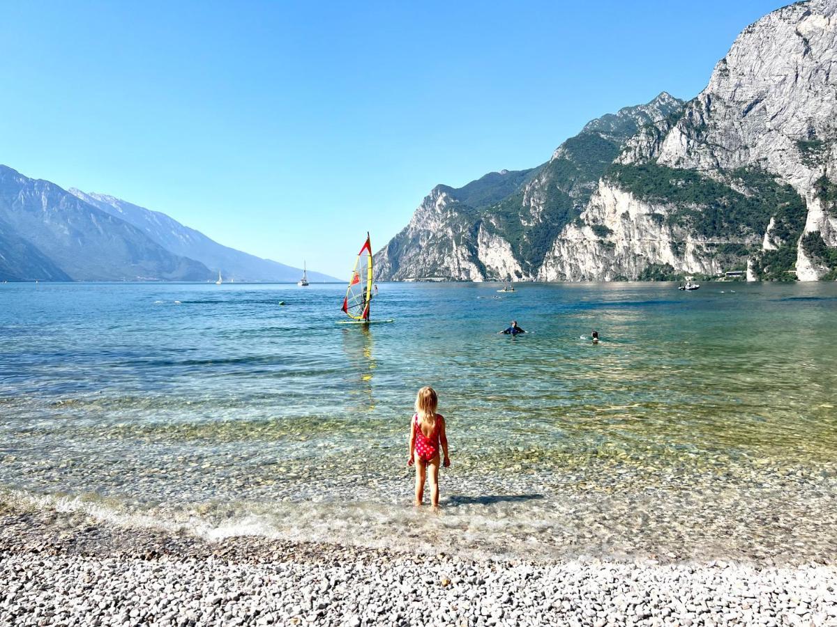 G-House Modernes Apartment Mit Tollem Ausblick Riva del Garda Buitenkant foto