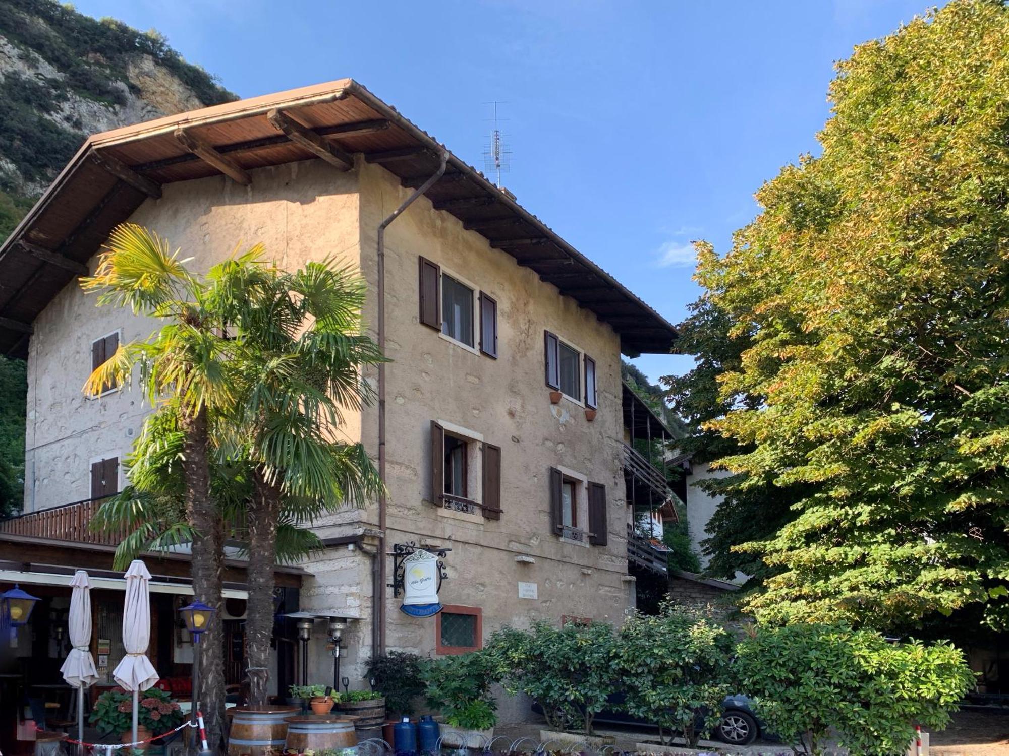G-House Modernes Apartment Mit Tollem Ausblick Riva del Garda Buitenkant foto